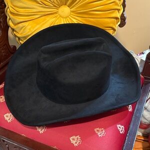 Black Wide-Brim Felt Men's Hat - Timeless Statement Piece